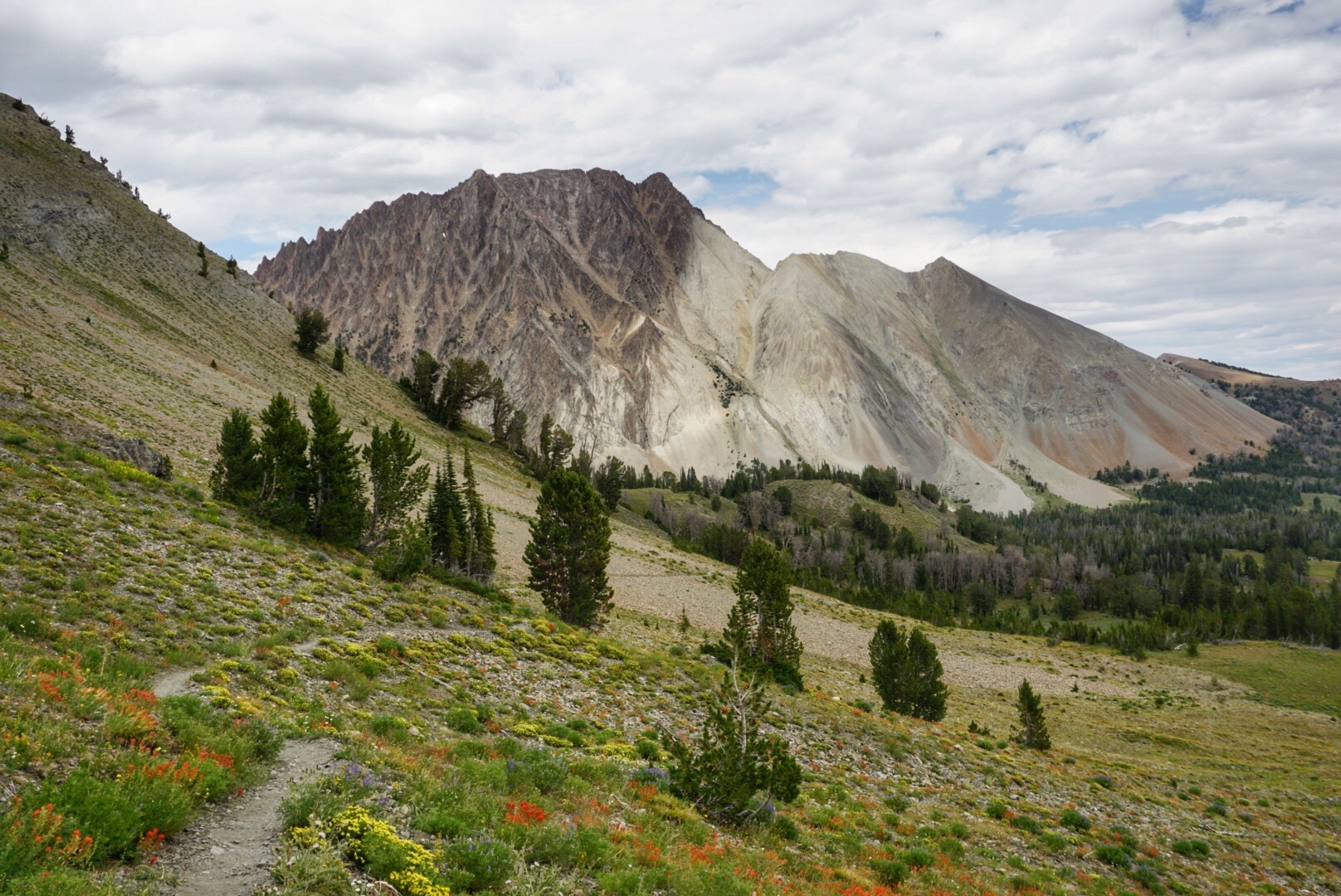 hiking through chamberlain basin